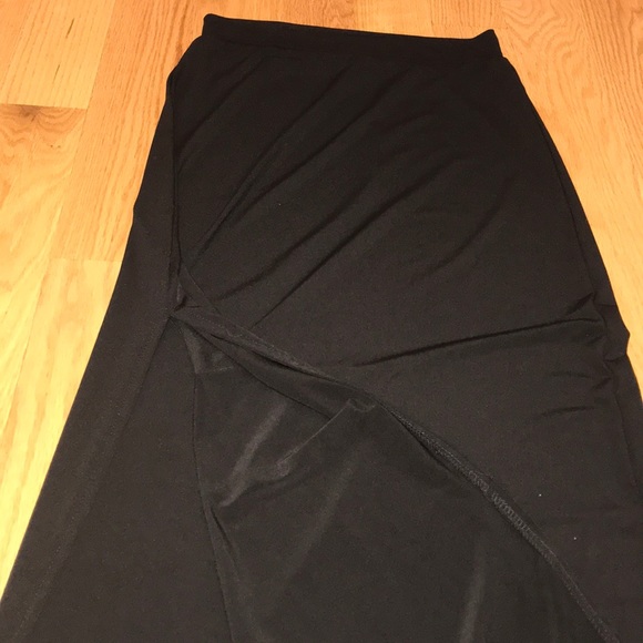 Black Charlotte Russe maxi skirt - Picture 2 of 4